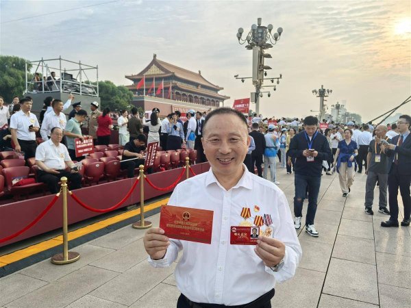 华泰国际 东风造车“工匠”王建清：两次现场观看阅兵，自豪感爆棚